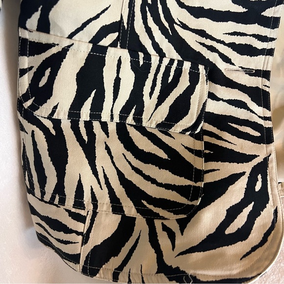 Silk land animal print blazer/jacket. Size large. Silk/cotton blend - Picture 5 of 12